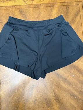 Women’s Black Athletic Skort-Style Shorts
